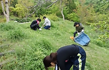 公園清掃ボランティアへの参加（2018年4月）