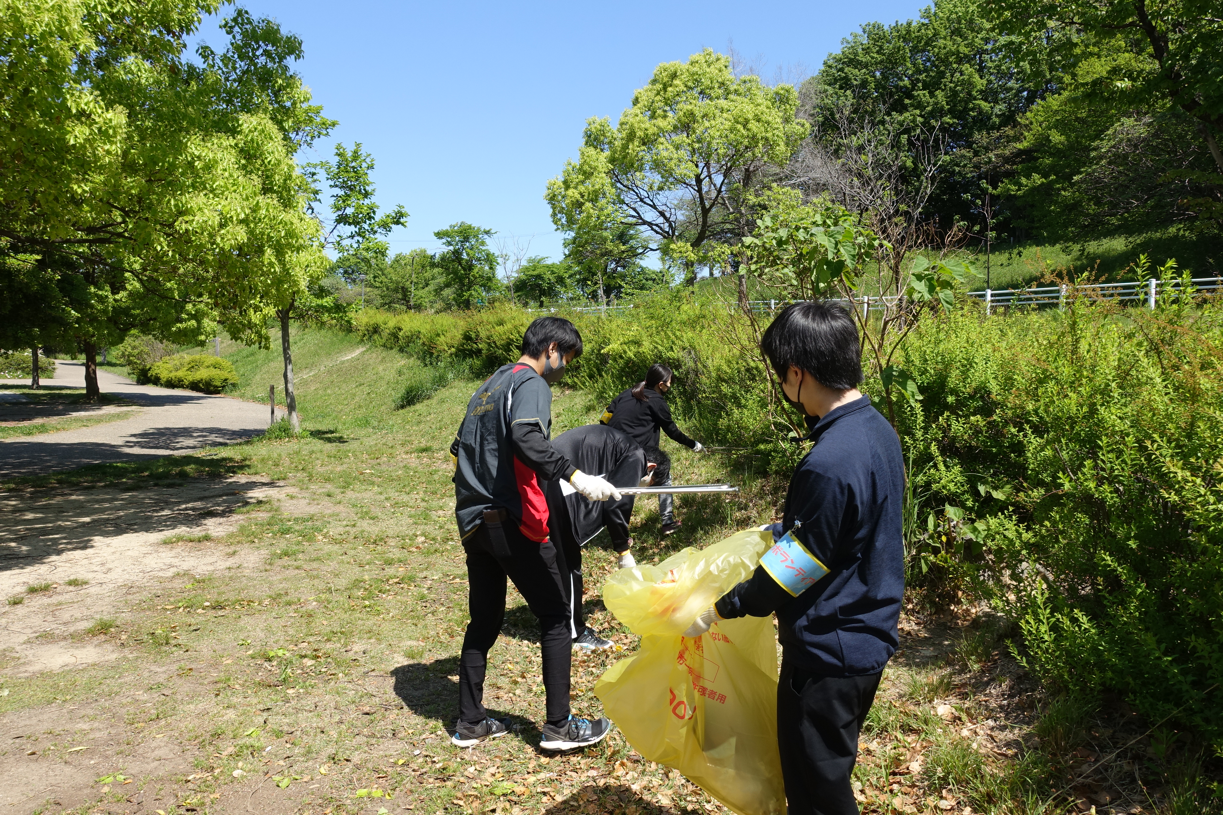 公園清掃ボランティアへの参加(2021年4月)